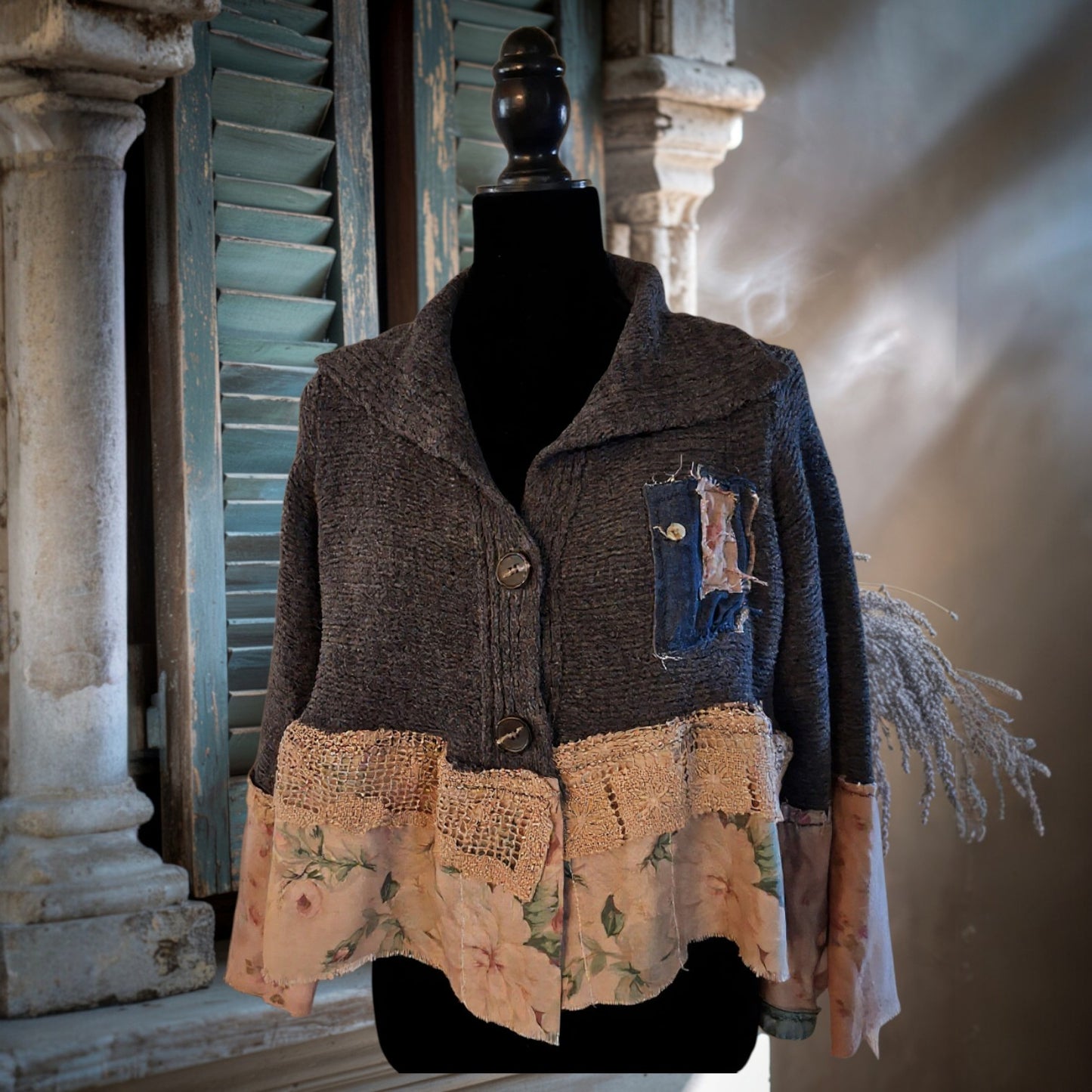 FADED FLORAL GRAY - CARDIGAN SWEATER